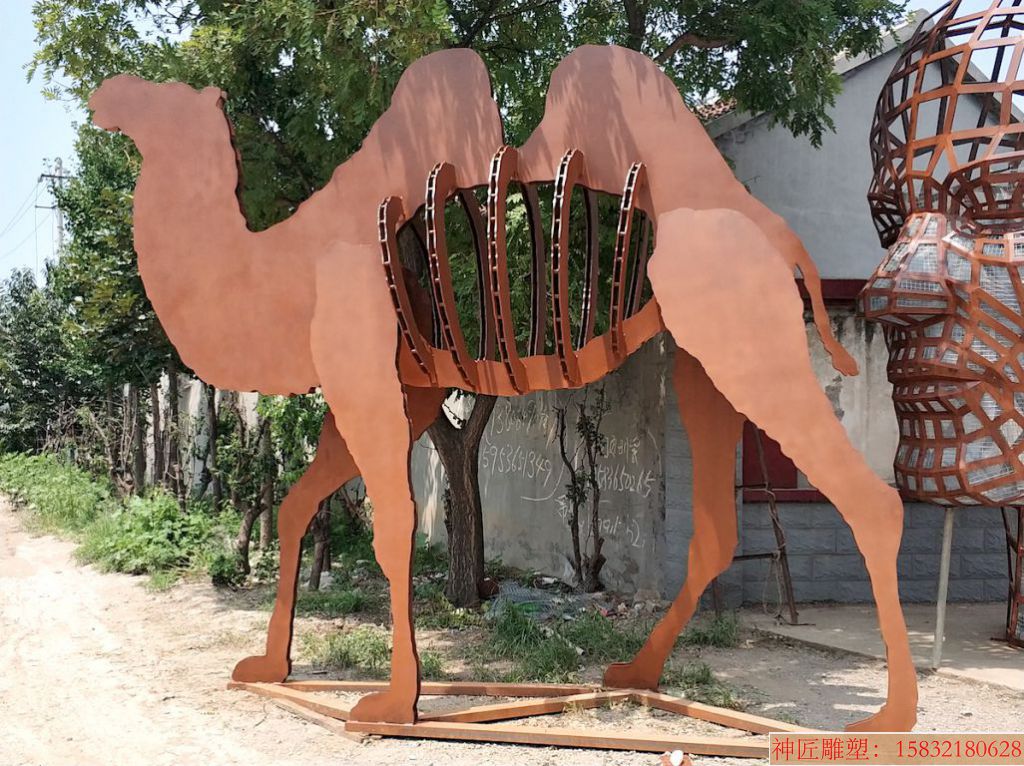 不锈钢抽象骆驼1