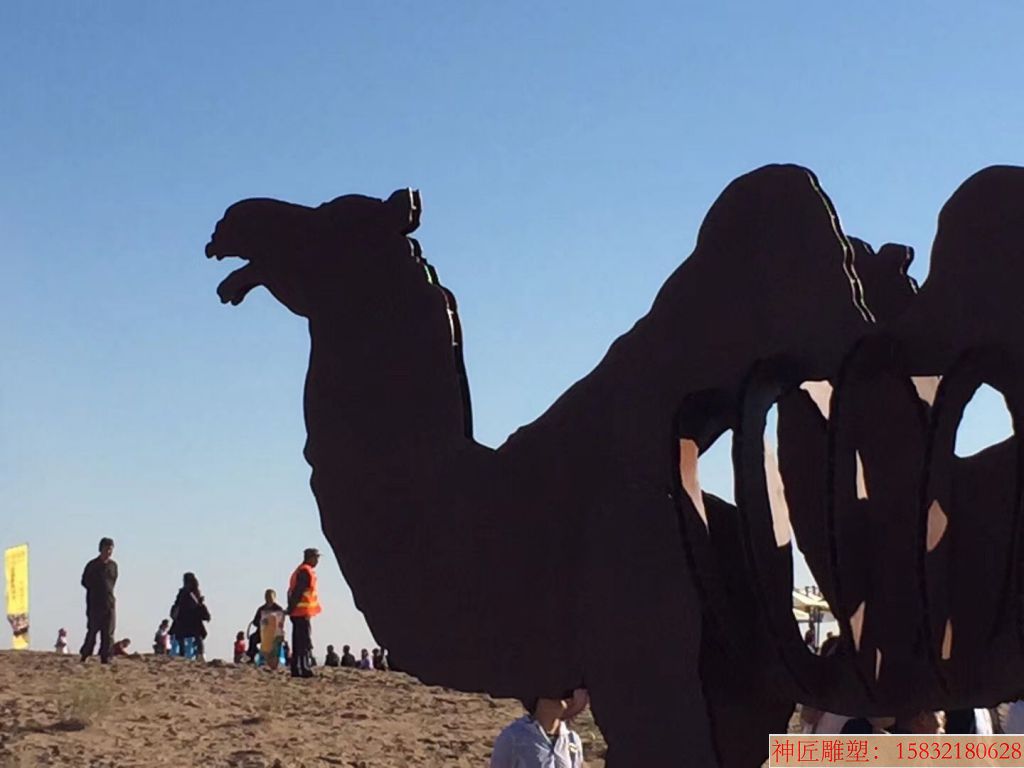 不锈钢抽象骆驼3